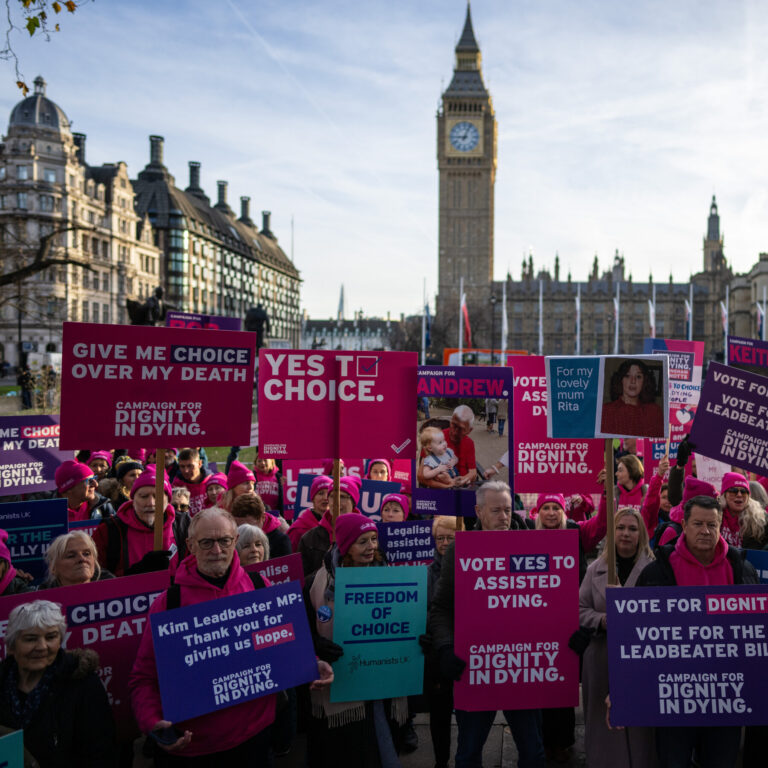 UK Lawmakers Vote to Legalize Assisted Dying After Emotional Debate